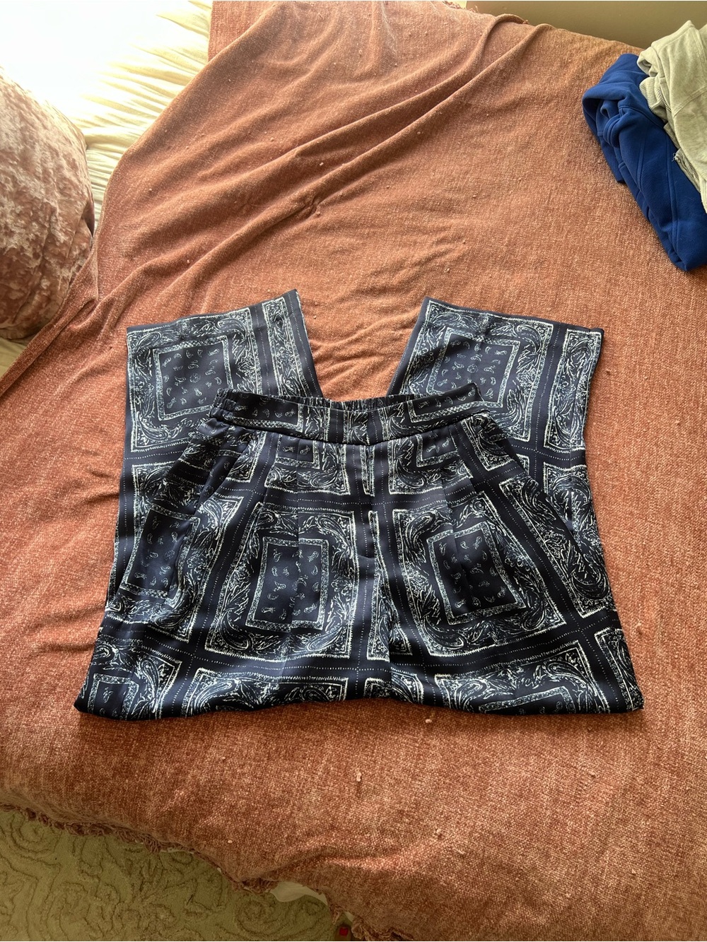 Simply Vera Wang Navy Bandana Print SET - Picture 8 of 9